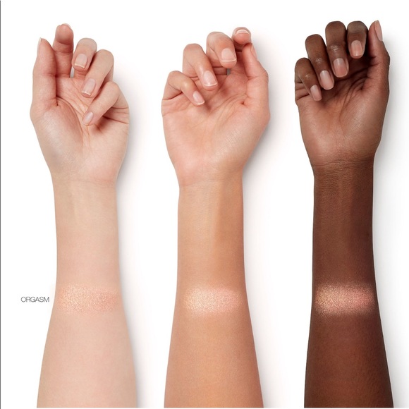 NARS illuminating loose power - Picture 2 of 6